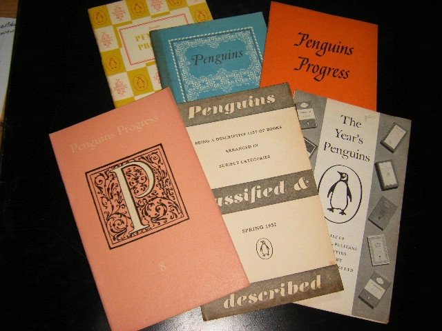 red. - 6 Penguin Boekfolders - van omstreeks 1950