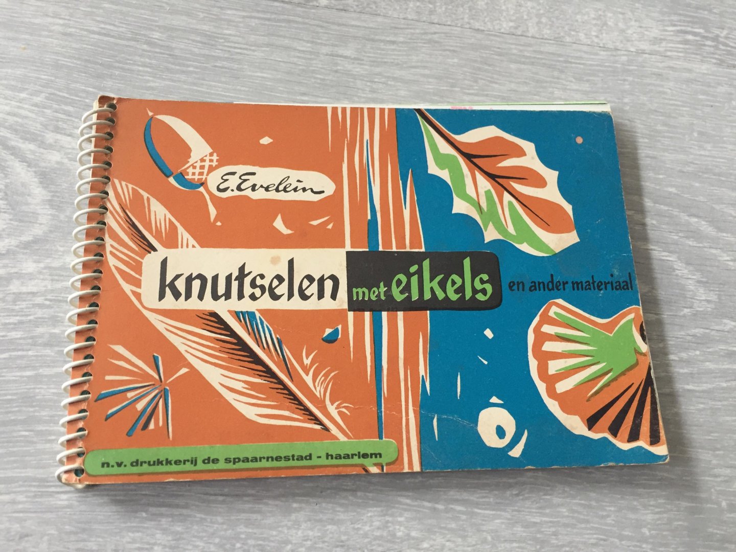 Evelein - Knutselen met eikels en ander materiaal