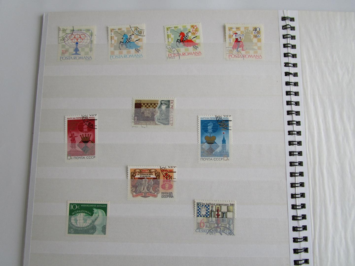 Filatelie - POSTZEGELS  4 pagina's met 66 postzegels SCHAKEN en DAMMEN