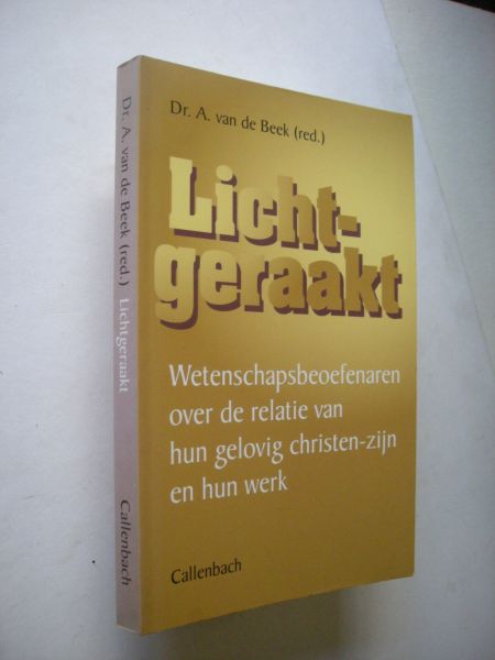 Beek, A.van de (red.) - Lichtgeraakt. Wetenschapsbeoefenaren over de relatie van hun gelovig christen-zijn en hun werk