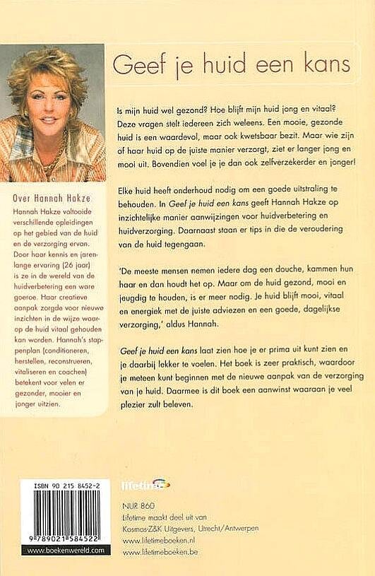 Hakze , Hannah . [ isbn 9789021584522 ]  2118 - Geef je Huid een Kans. ( Is mijn huid wel gezond? Hoe blijft mijn huid jong en vitaal? Deze vragen stelt iedereen zich weleens. Een mooie, gezonde huid is een waardevol, maar ook kwetsbaar bezit. Maar wie zijn of haar huid op de juiste manier -