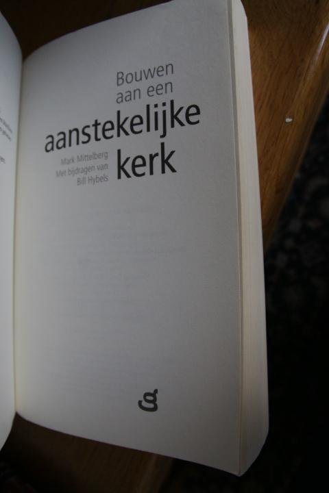 Mittelberg, Mark, Hybels, Bill - Bouwen aan een aanstekelijke kerk. Mensen bij Jezus brengen zonder zijn woorden af te zwakken