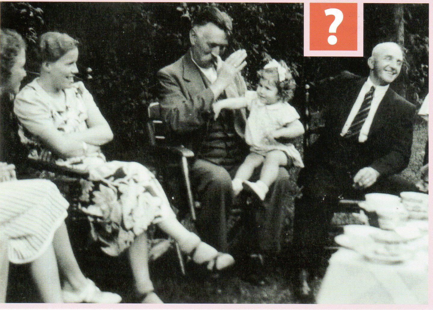Thijssen, Theo - prentbriefkaart met foto van familiebijeenkomst Theo Thijssen