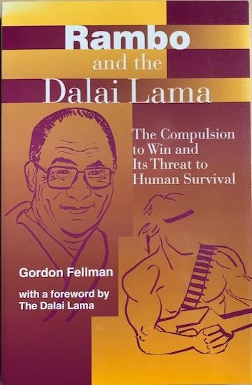 Fellman, Gordon - RAMBO AND THE DALAI LAMA. The Compulsion to Win and Its Threat to Human Survival. With a foreword by the Dalai Lama.