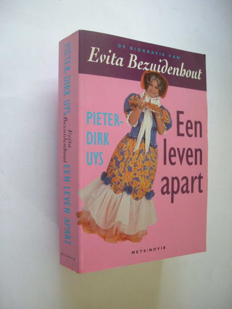Uys, Pieter-Dirk / Spiering, F. geautor. vert. - Een leven apart. De biografie van Evita Bezuidenhout