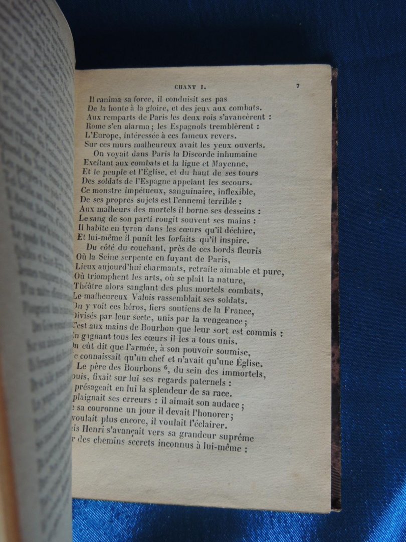 Voltaire - pseud. van Francois-Marie Arouet - La Henriade par Voltaire avec les notes et les commentaires - Edition Classique