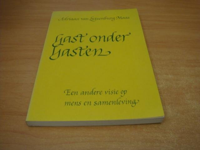 Lutsenburg Maas, Adriaan van - Gast onder de gasten - Een andere visie op mens en samenleving