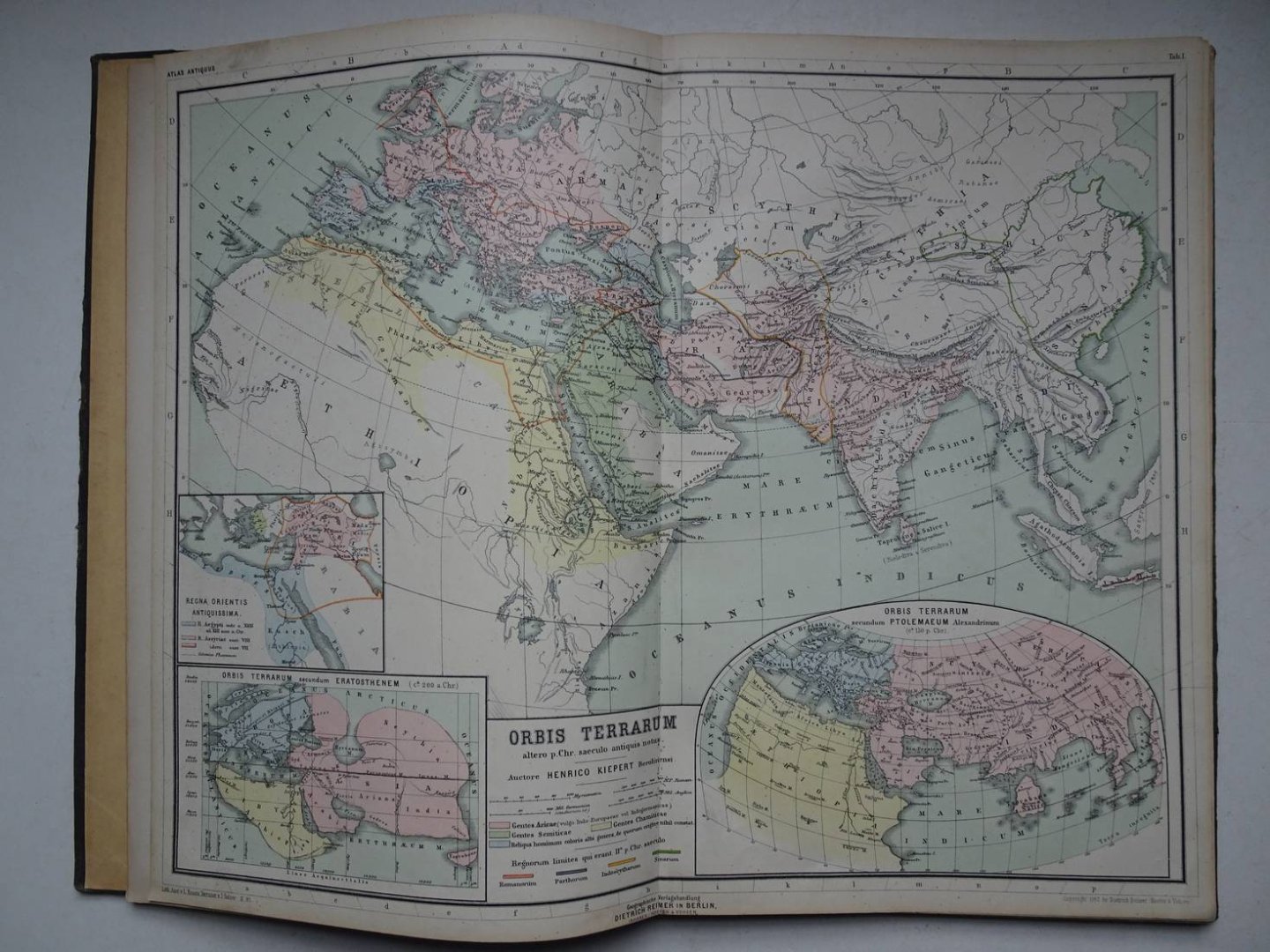 Kiepert, Heinrich. - Atlas antiquus; twaalf kaarten behoorende bij de oude geschiedenis ontworpen en geteekend door Heinrich Kiepert.