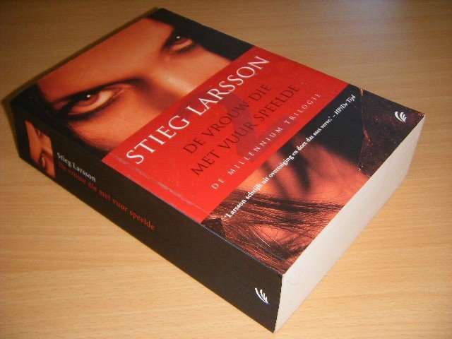 Stieg Larsson - De vrouw die met vuur speelde De millennium trilogie 2