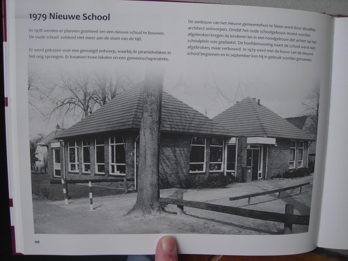Gerrit Lamberts. - Jubileumboek 125 jaar Basisonderwijs Erm. OLS Erm / openbare basisschool De Piramide 1885 - 2010. ( Noord- Sleen ).