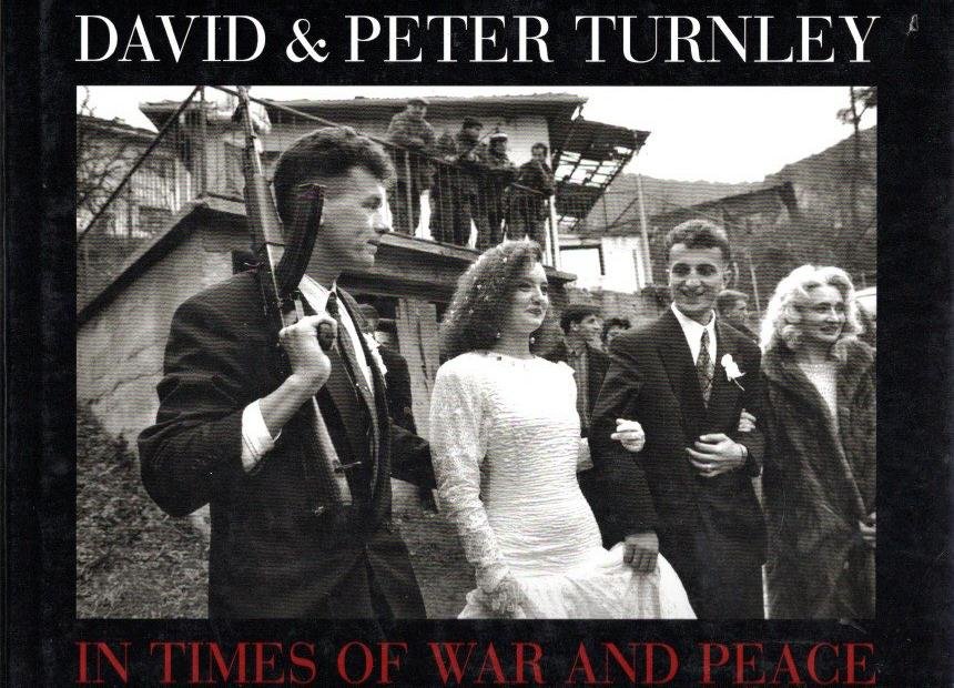 TURNLEY, David & Peter - David & Peter Turnley - In Times of War and Peace. Edited by Chiara Mariani and Grazi Neri.