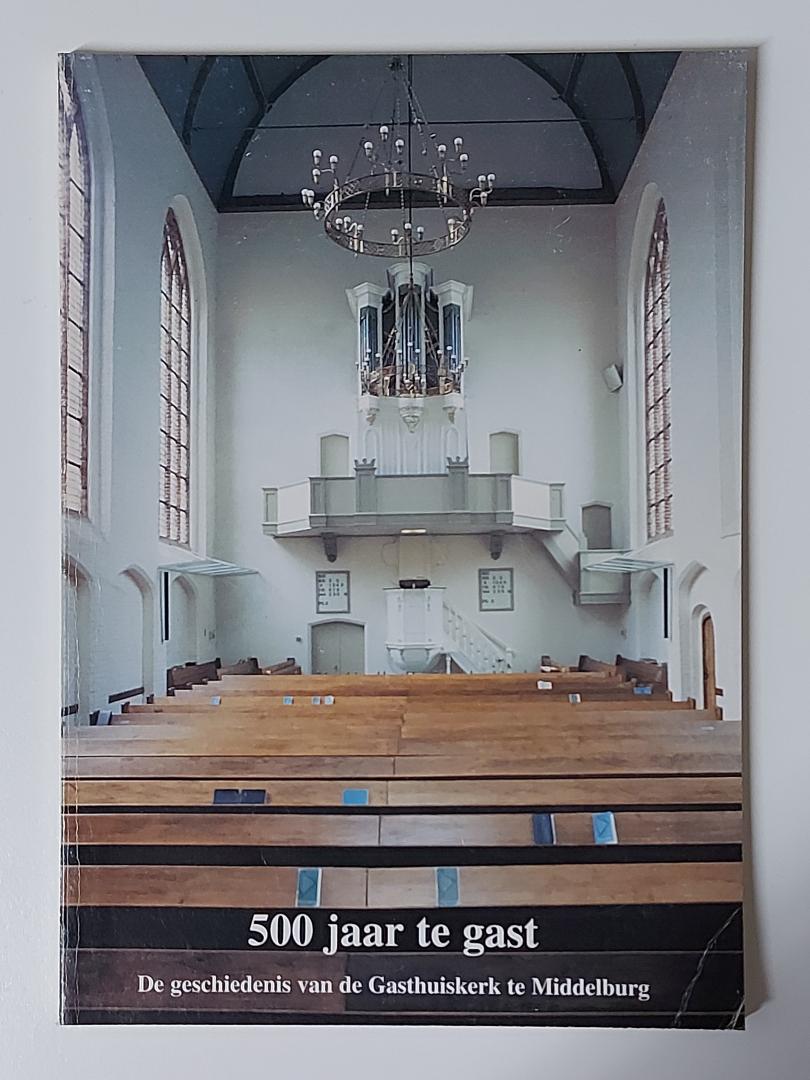 Burg, mr. J.T. van (e.a.) - 500 jaar te gast - de geschiedenis van de Gasthuiskerk te Middelburg