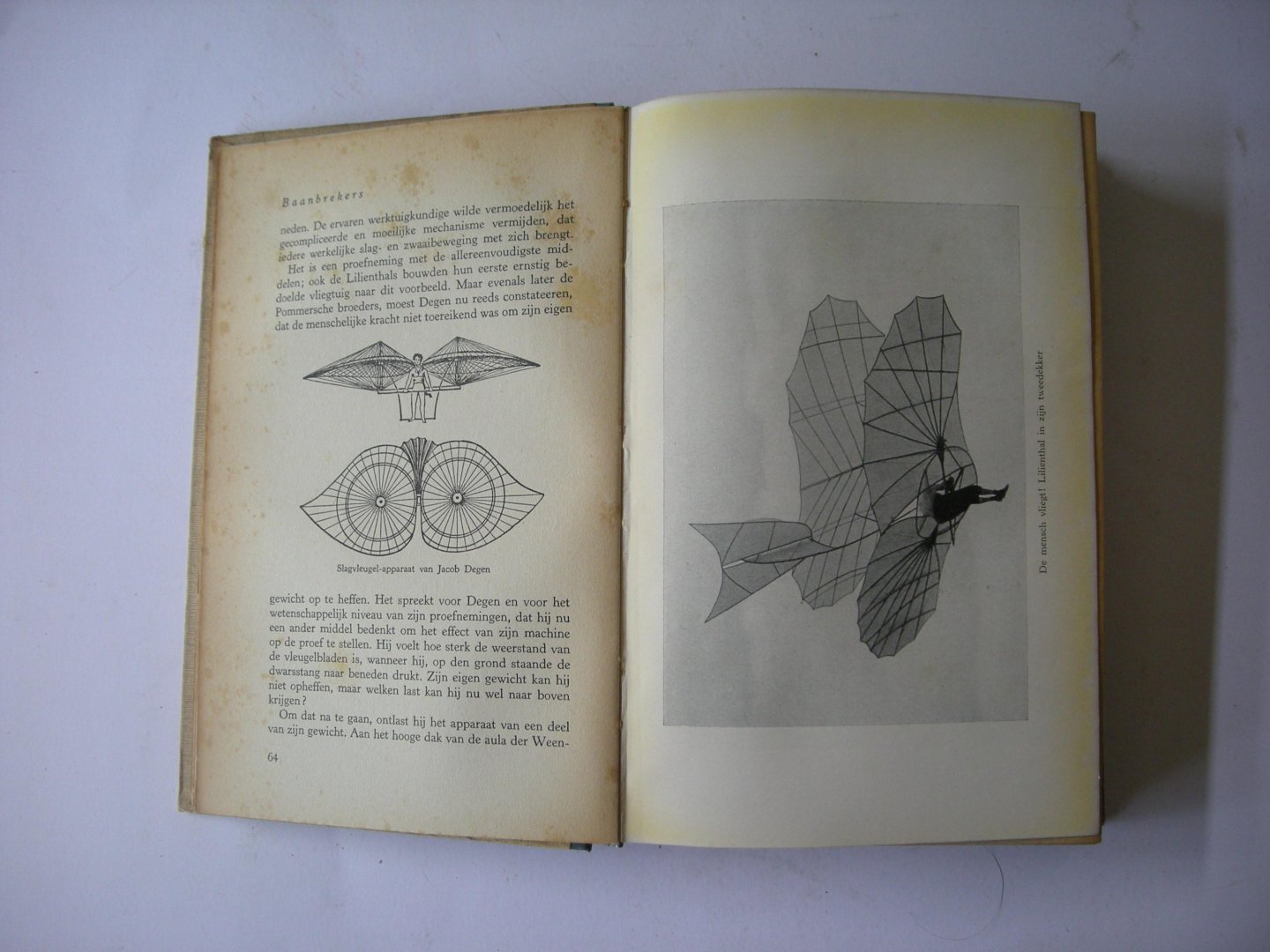 Karlson, P / Frits, K. geautoriseerde vert. uit het Duits - De mensch vliegt. Geschiedenis en techniek van het vliegen.