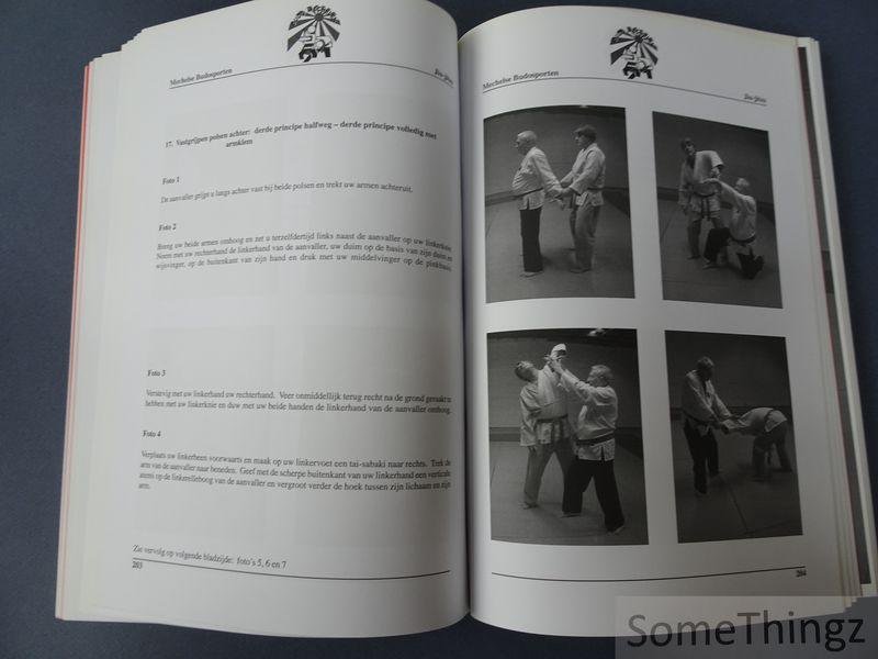 Mester August De Wit 10e Dan. - De Mechelse Budosporten Jiu-Jitsu. Technieken lager en hoger Kyu's.