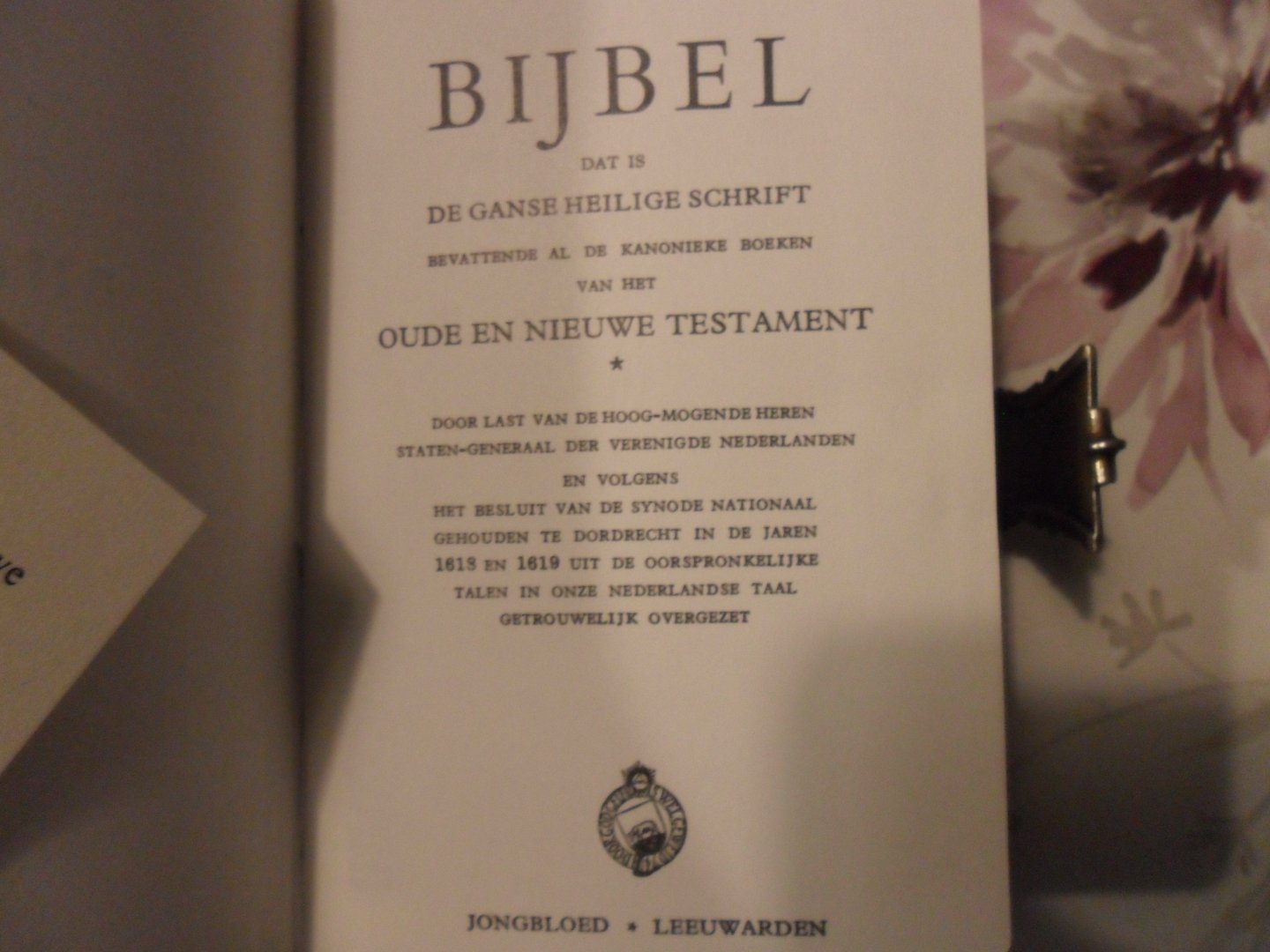 Door last van de Hoog-mogende heren staten-generaal - Bijbel met zilveren slotje