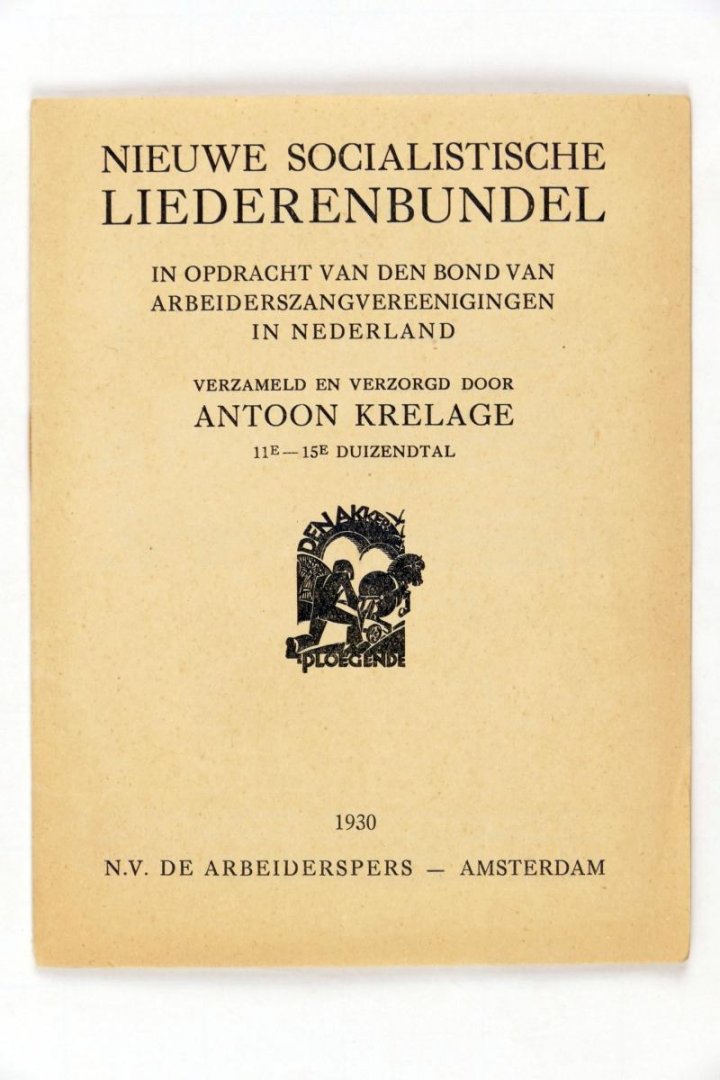 Krelage, Antoon - De nieuwe socialistische liederenbundel in opdracht van den Bond van Arbeiderszangvereenigingen in Nederland (2 foto's)