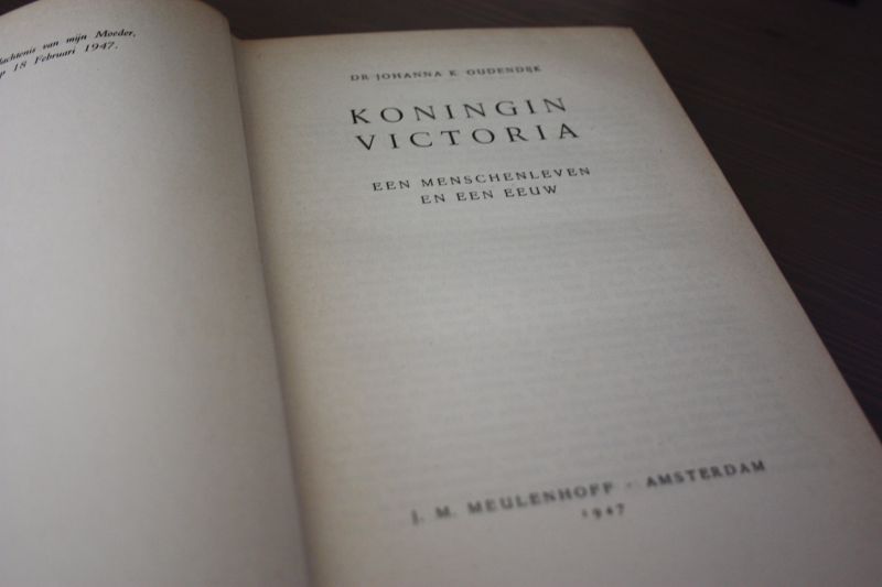 Oudendijk, dr. Johanna K. - KONINGIN VICTORIA, een menschenleven en een eeuw.