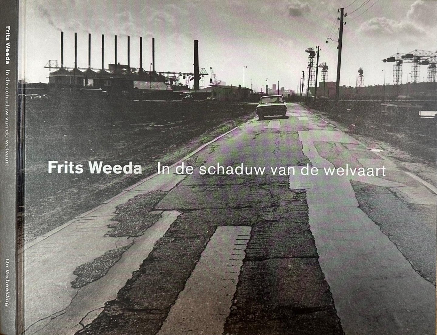 Weeda, Frits (foto's) & Rik Suermondt (tekst). - in de Schaduw van de Welvaart: Amsterdam 1958-1965.