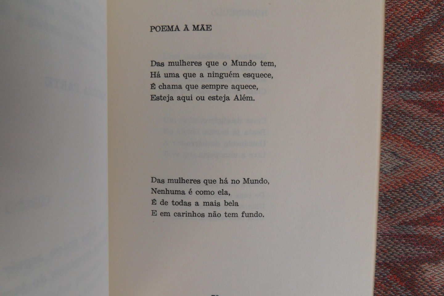 Baralba, Fernando. [ Name of "war" of Fernando Baptista Barata de Almeida ]. {Met gesigneerde opdracht door de auteur}. - Sombras na Lama. - Poesia.