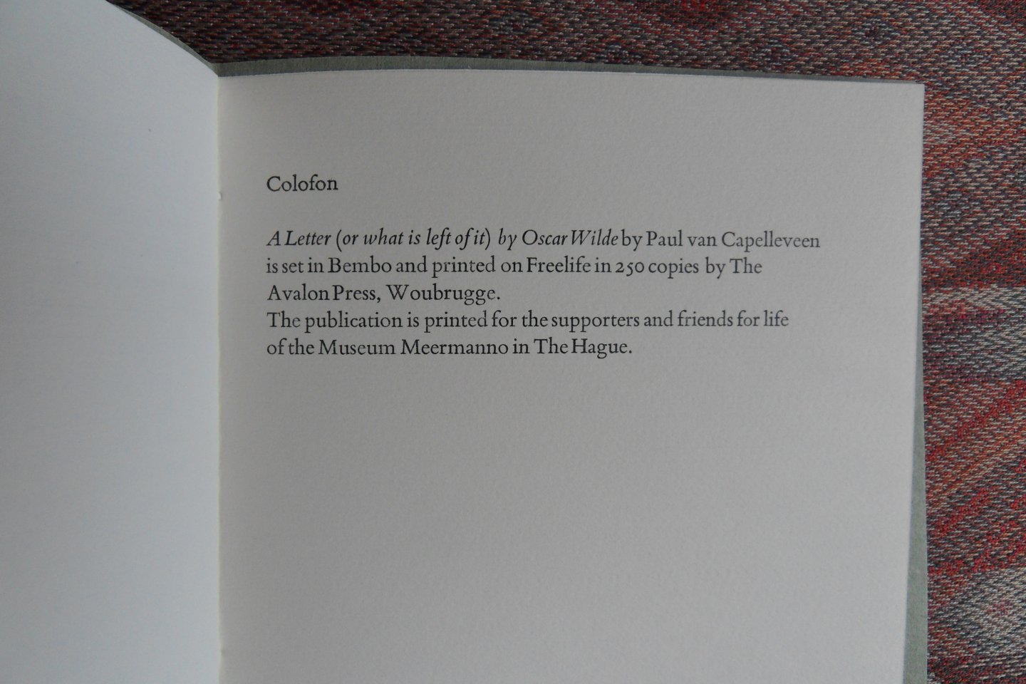 Capelleveen, Paul van. - A Letter (or what is left of it) by Oscar Wilde. [ Beperkte oplage van 250 ex. ].