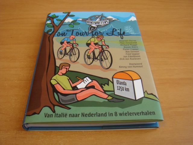 Diverse auteurs - Bikewriters on tour for life - Van Italie naar Nederland in 8 wielerverhalen