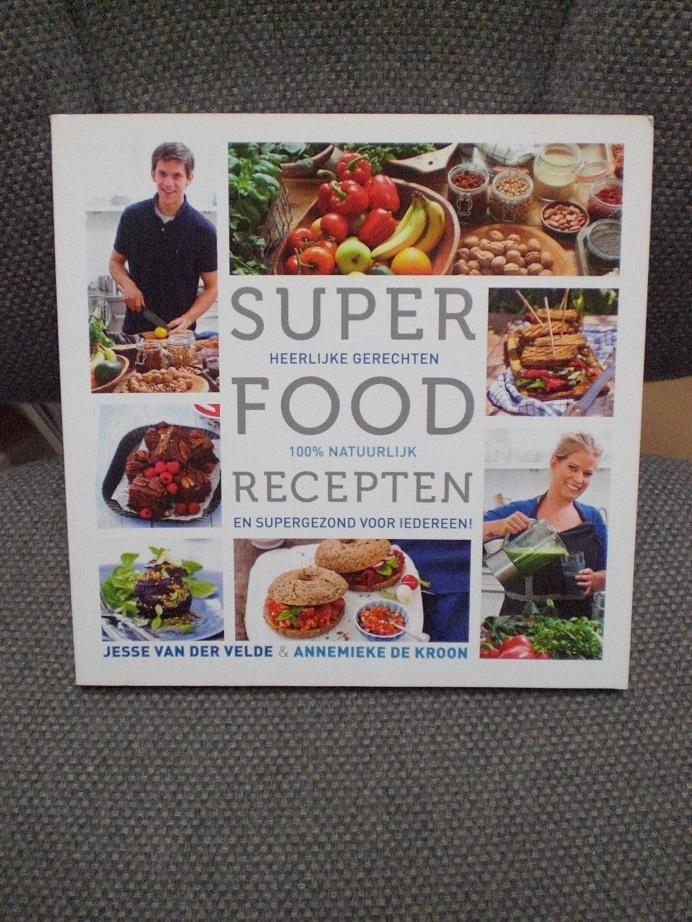 Velde, Jesse van der, Kroon, Annemieke de - Superfood recepten / heerlijke gerechten, 100% natuurlijk en super gezond voor iedereen