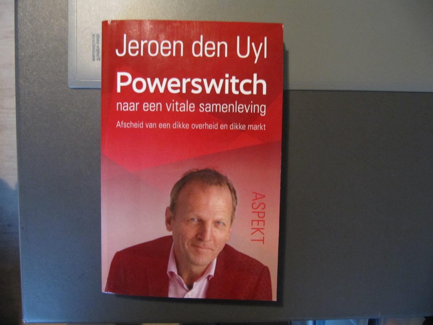 Uyl, Jeroen den - Powerswitch naar een vitale samenleving / afscheid van een dikke overheid en dikke markt