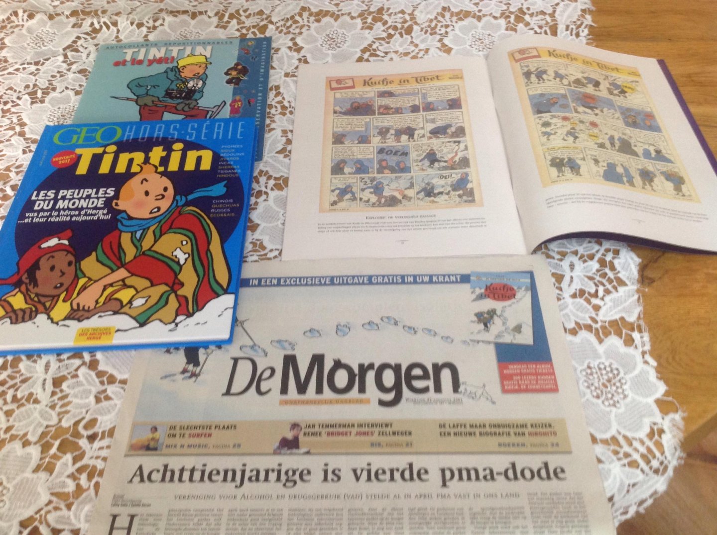  - Geo Hors Serie Tintin Les Peuples du Monde  met extraatjes