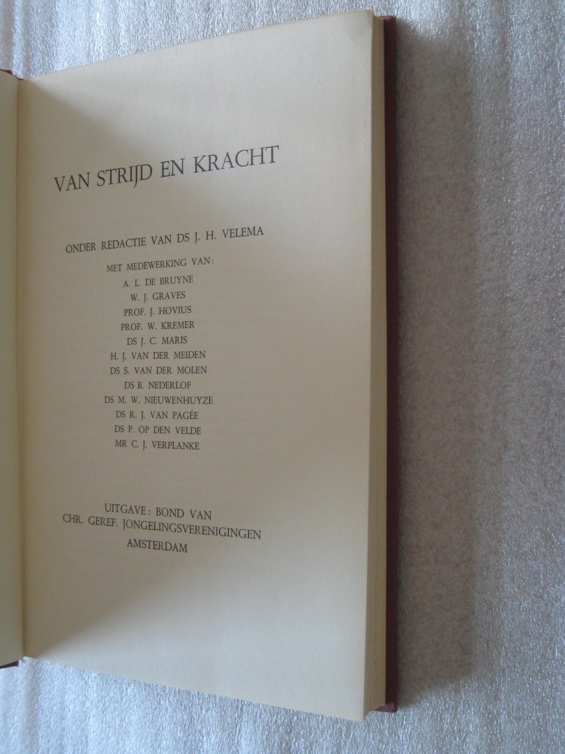 Velema, Ds. J.H. (Red.) - van Strijd en Kracht / Jubileumboek uitgegeven ter gelegenheid van het 50 jarig bestaan van de Bond van Christelijke Gereformeerde Jongelingsverenigingen in Nederland