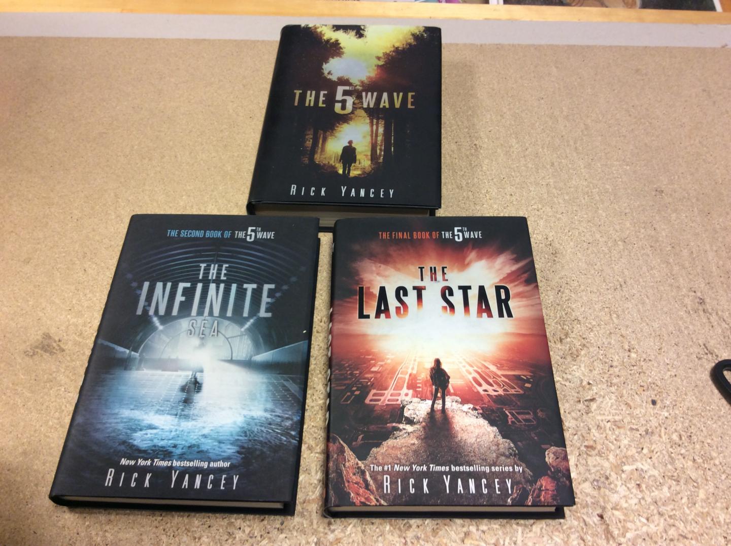 Yancey, Rick - The 5th Wave Trilogy : The 5th Wave + The Infinite Sea + The Last Star