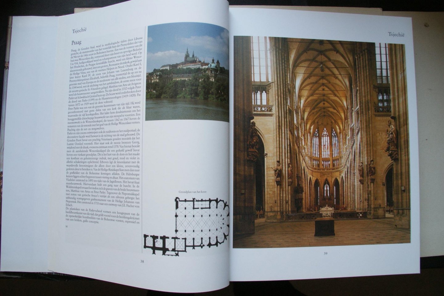 Brambock, Peter - De Mooiste Bedevaartsoorden  Kathedralen  Kloosters  van Europa