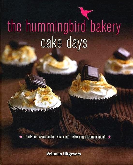 Malouf , Tarek . [ ISBN 9789048304998 ] 3422 - Hummingbird Bakery Cake Days . ( Taart- en cakerecepten waarmee u elke dag bijzonder maakt . )  Bij sommige dagen hoort gewoon gebak! De Britse Hummingbird Bakery is als geen ander geschikt om Valentijnsdag romantisch, een verjaardag gedenkwaardig