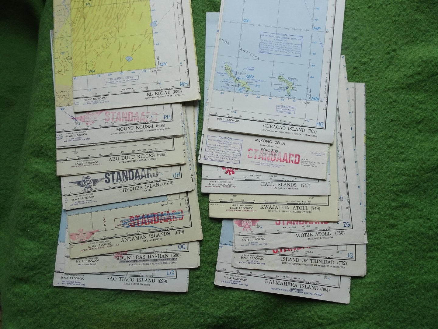  - 19 x WORLD AERONAUTICAL CHART For specification, see pictures.
