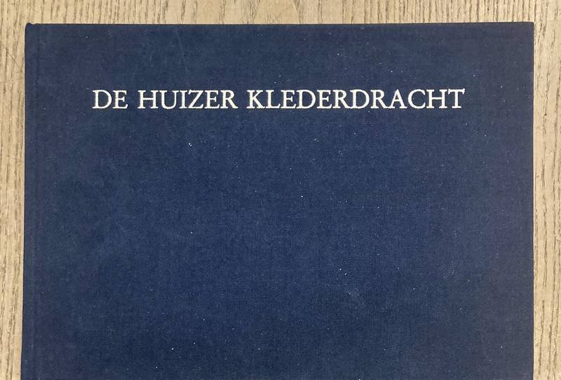 HERWERDEN-EENDEBAK, D. VAN. - De Huizer klederdracht.