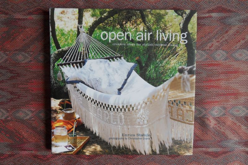 Stabile, Enrica. [photographs by Christopher Drake]. - Open Air Living. - Creative ideas for stylish outdoor living.