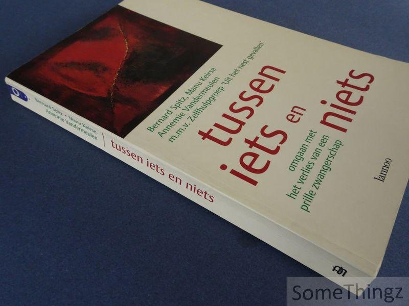 Spitz, Bernard / Keirse, Manu / Vandermeulen, Annemie / Claire vanden Abbeele (illustr.). - Tussen iets en niets : omgaan met het verlies van een prille zwangerschap.