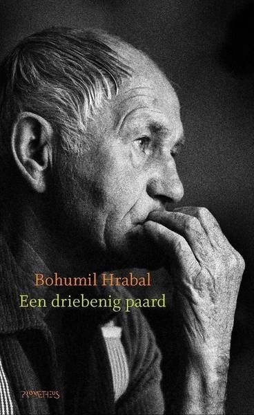 HRABAL, BOHUMIL. - Een driebenig paard.
