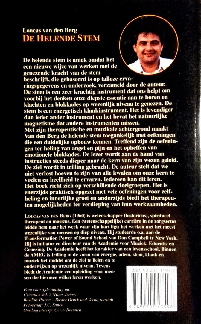 Berg , Loucas van den . [ isbn 9789020243598 ]  4020 - De Helende Stem . ( Een nieuwe visie op de essentie, het gebruik en de toepassing van de helende kracht van trilling in de vorm van stem . )  De helende stem is uniek omdat het een nieuwe wijze van werken met de genezende kracht van de stem  -