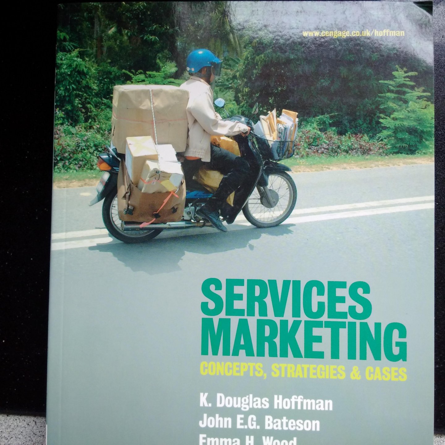 Hoffman, K. Douglas en anderen - Services Marketing. concepts, strategies & cases