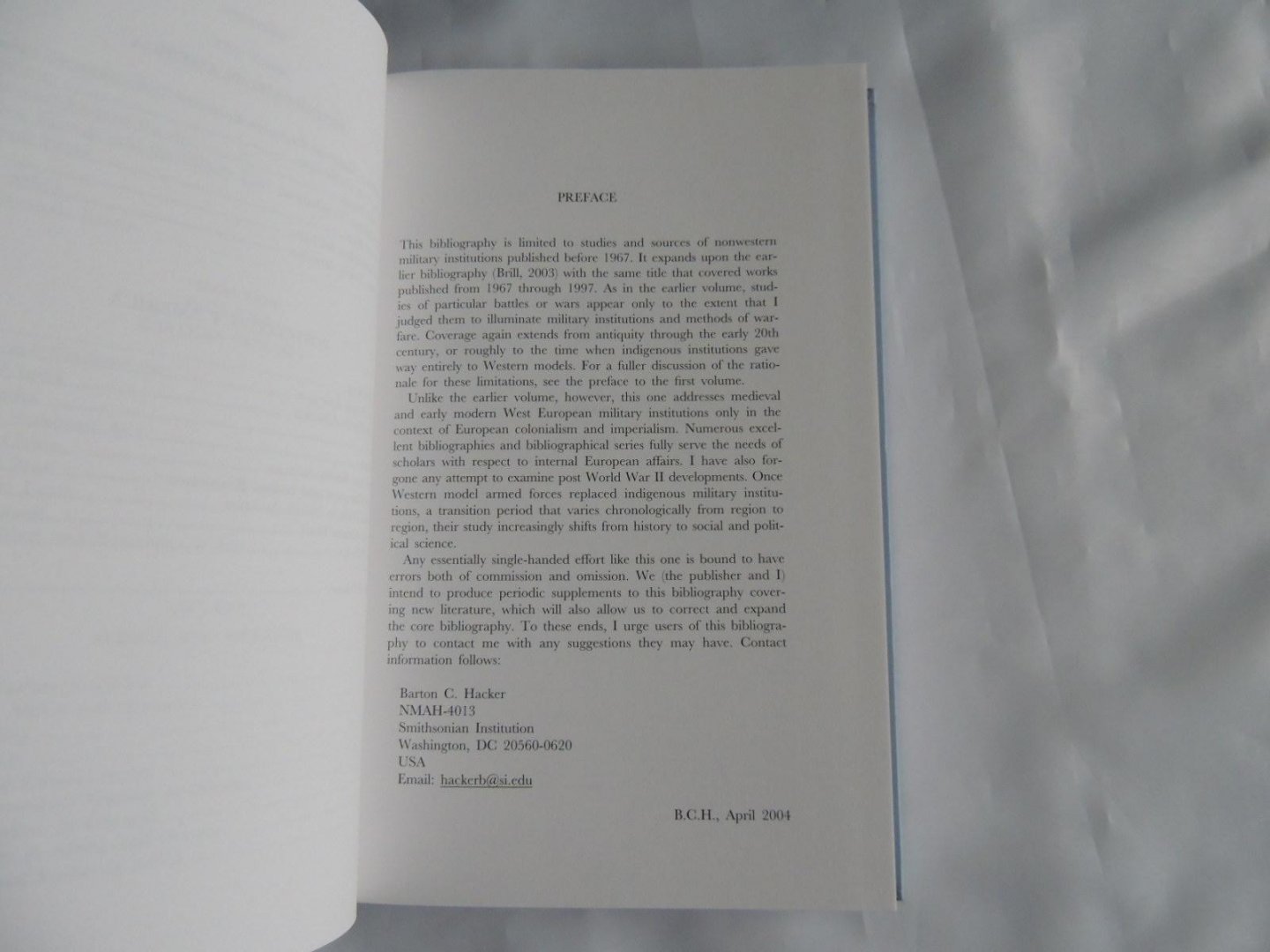 Barton C. Hacker, Kelly deVries - History of warfare. Volume 27, World military history annotated bibliography : premodern and nonwestern military institutions