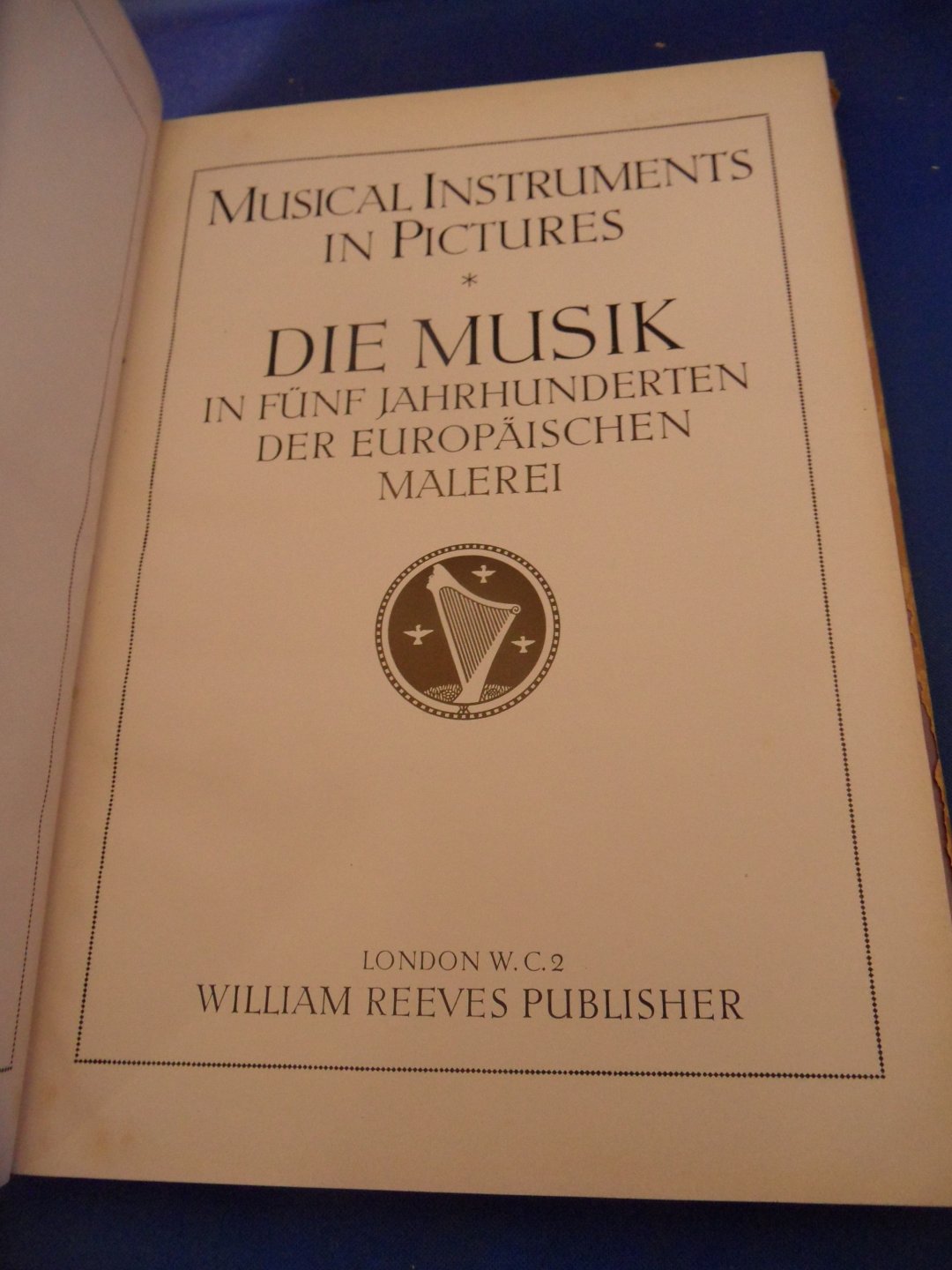 Sauerlandt, Max - Die musik in fünf Jahrhunderten der Europäischen Malerei. Musical Instruments in Pictures.
