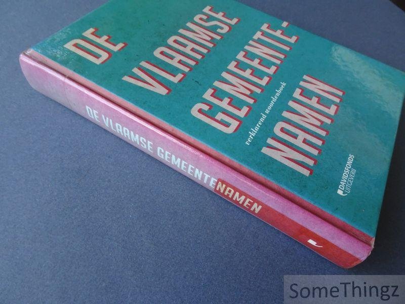 Debrabandere, Frans / Devos, Magda / Kempeneers, Paul / Mennen, Vic / Ryckeboer, Hugo. - De Vlaamse gemeentenamen : verklarend woordenboek.