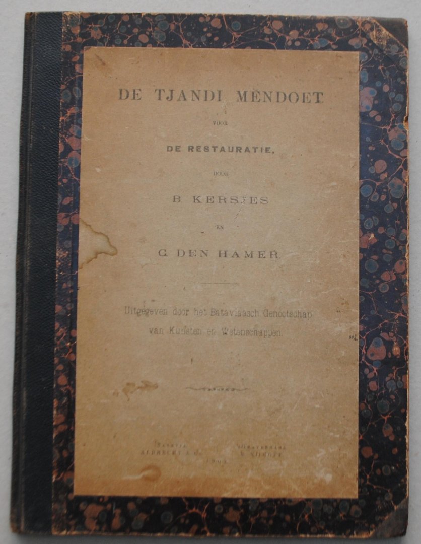 KERSJES, B. / HAMER, C.DEN - De Tjandi Mendoet voor de Restauratie. Uitgegeven door het Bataviaasch Genootschap van Kunsten en Wetenschappen.
