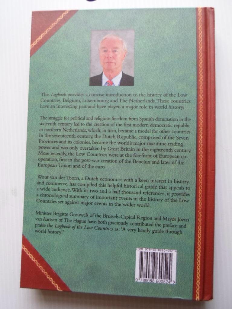 Toorn, Wout van der, Compiled by - Logbook of the Low Countries, A chronicle of its historic moments set against events in world history featuring highlights from art and science and illustrated with famous quotations