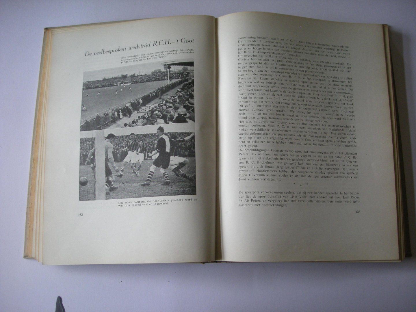 Es, C. van, Horst, H., en Vliet, K.van, teksten / Vliet, W.K.J.van, caricaturen en tekeningen - Veertig jaren. Lief en leed in de Hilversumsche voetbalvereeniging 't Gooi,  1905 - 1945