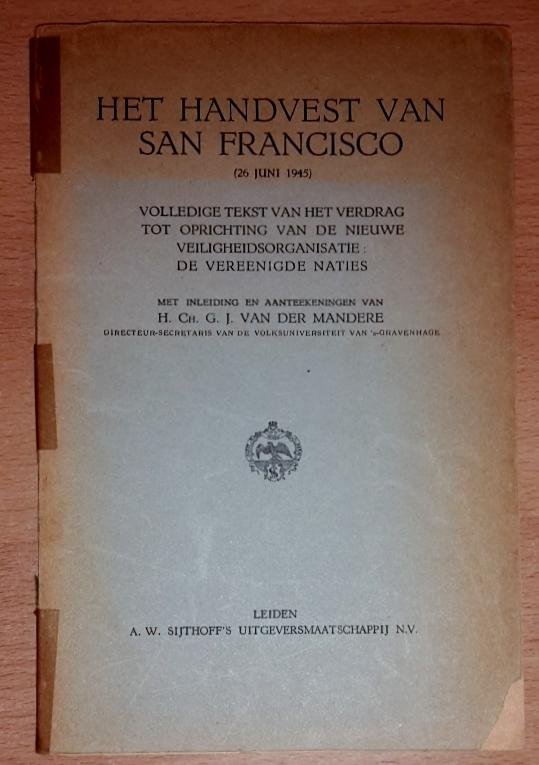 Mandere, H.C.H.G.J . van der (inleding en aanteekeningen) - Het handvest van San Francisco (26 juni 1945). Volledige tekst van het verdrag tot oprichting van de nieuwe veiligheidsorganisatie: De Vereenigde Naties
