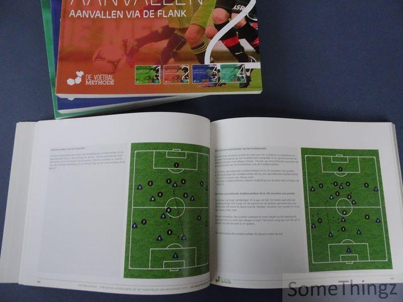 Henk Mariman. - Speelwijzetraining. Deel 1: Opbouwen. Deel 2: Aanvallen via de flank. Deel 3: Aanvallen door het centrum. Deel 4: Verdedigen. Omschakelen.