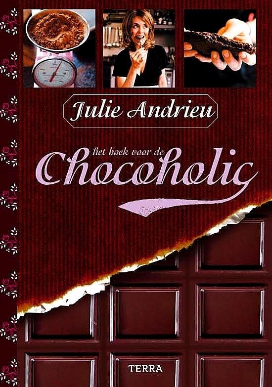 Andrieu , Julie . [ ISBN 9789058979698 ] 1319 - Het Boek voor de Chocoholic . ( Must have voor chocoholics Het ultíeme chocoladeboek. Bijna 400 pagina's met vreselijk lekkere chocoladerecepten. Chocoladetaart, chocoladedrankjes, chocoladetruffels, chocoladecake, chocoladeflan, chocoladeijs, -