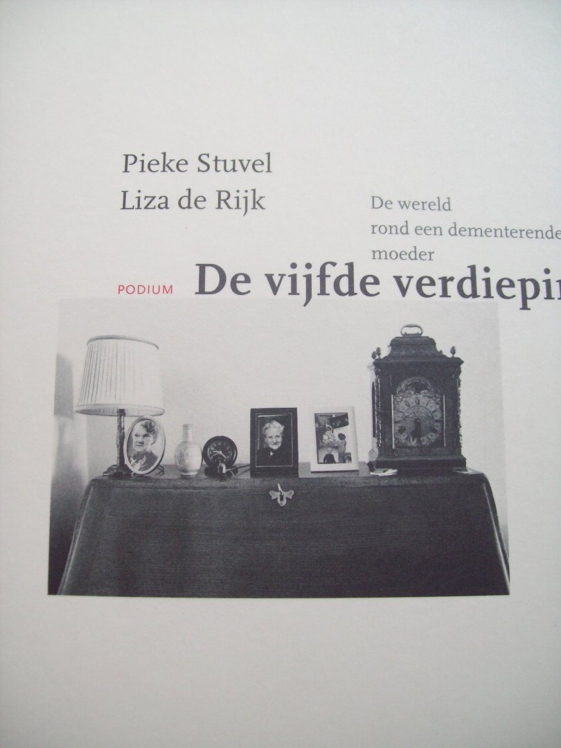 Pieke Stuvel & Liza de Rijk - "De Vijfde Verdieping"  De wereld rond een dementerende moeder.