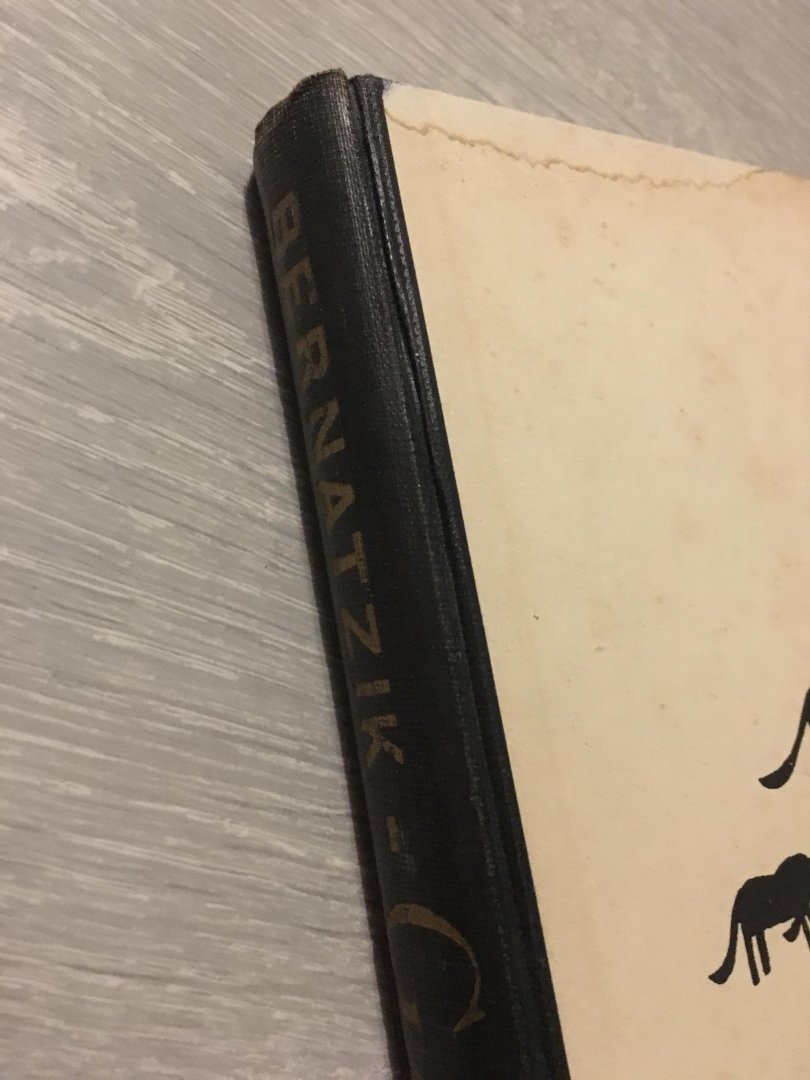 Prof. Dr. H.A. Bernatzik - Gari-Gari, leven en avonturen bij de negers aan de boven-Nijl